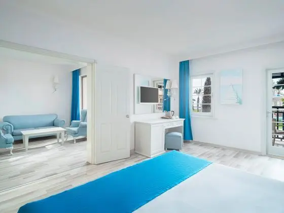 https://images.etstur.com/imgproxy/resize/2560x1440/files/images/hotelImages/etsrooms/516640/Selectum_Collection_Bodrum_20250718103029_1.jpg