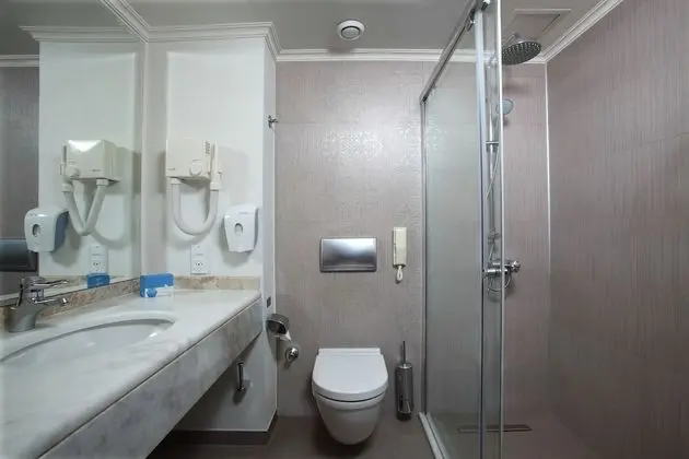 Standard Tek Büyük veya İki Ayrı Yataklı Oda, Balkon