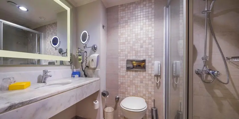 https://images.etstur.com/files/images/hotelImages/TR/98037/l/Asteria-Bodrum-Resort-Oda-340911.jpg