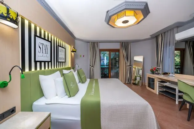 https://images.etstur.com/imgproxy/resize/2560x1440/files/images/hotelImages/etsrooms/1069/Selectum_Family_Resort_Belek_20250115123533_2.jpg