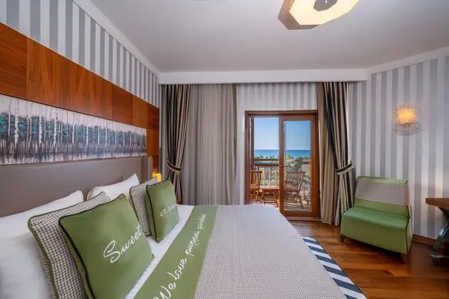 https://images.etstur.com/imgproxy/resize/2560x1440/files/images/hotelImages/etsrooms/1069/Selectum_Family_Resort_Belek_20250115124659_4.jpg