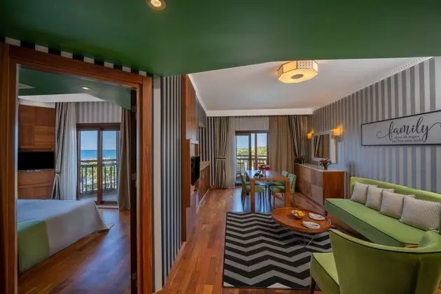 https://images.etstur.com/imgproxy/resize/2560x1440/files/images/hotelImages/etsrooms/1069/Selectum_Family_Resort_Belek_20250115124719_1.jpg