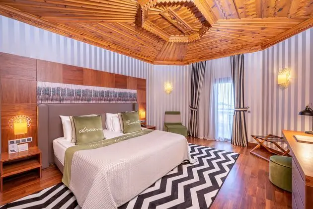 https://images.etstur.com/imgproxy/resize/2560x1440/files/images/hotelImages/etsrooms/1069/Selectum_Family_Resort_Belek_20250115124915_0.jpg
