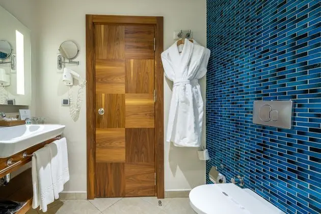 https://images.etstur.com/imgproxy/resize/2560x1440/files/images/hotelImages/etsrooms/1069/Selectum_Family_Resort_Belek_20250115124915_1.jpg