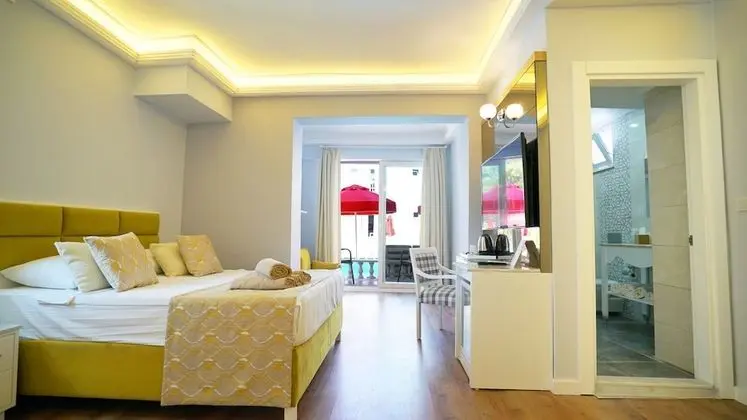 Swim Up Standard Room