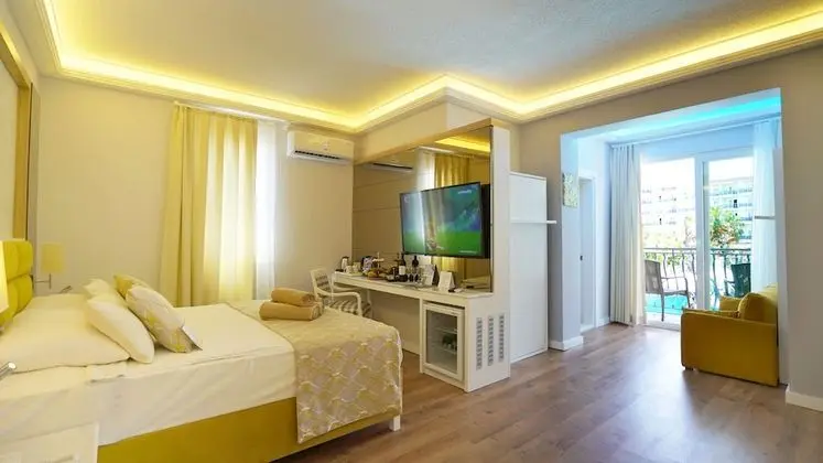 Swim Up Standard Room