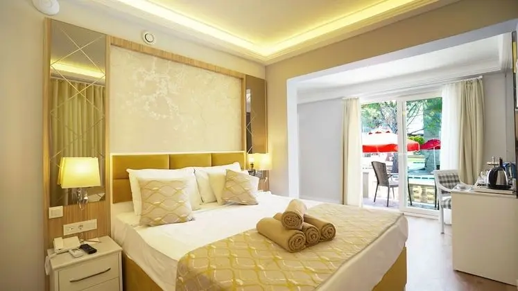 Swim Up Standard Room