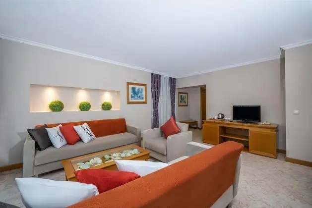 https://images.etstur.com/files/images/hotelImages/TR/215745/l/Selectum-Family-Side-Oda-356358.jpg