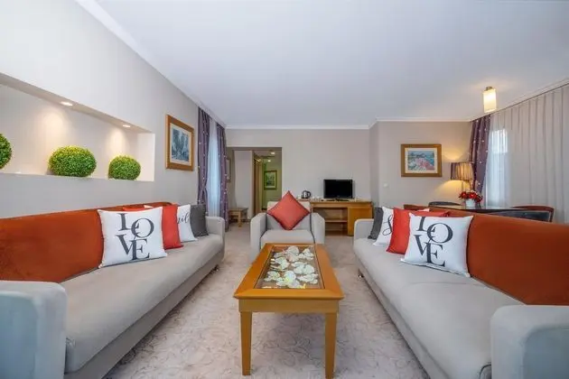 https://images.etstur.com/files/images/hotelImages/TR/215745/l/Selectum-Family-Side-Oda-356360.jpg