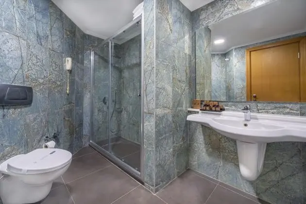 https://images.etstur.com/files/images/hotelImages/TR/215745/l/Selectum-Family-Side-Oda-356362.jpg