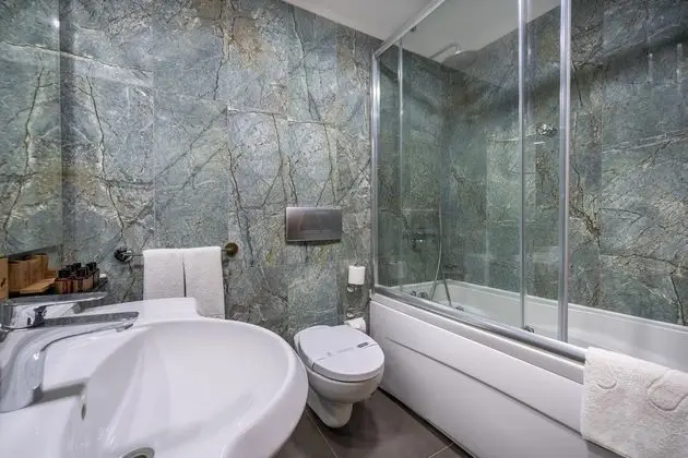 https://images.etstur.com/files/images/hotelImages/TR/215745/l/Selectum-Family-Side-Oda-356363.jpg