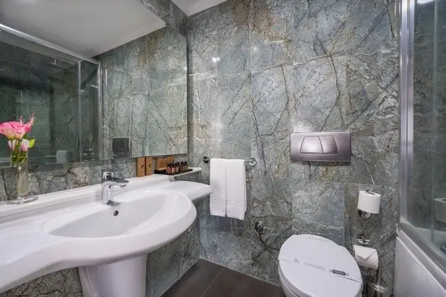 https://images.etstur.com/files/images/hotelImages/TR/215745/l/Selectum-Family-Side-Oda-356364.jpg