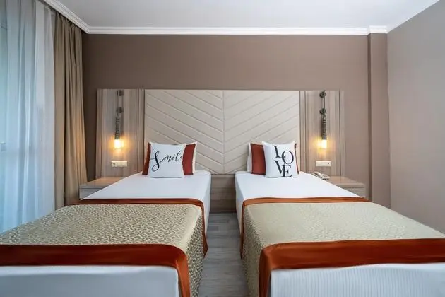 https://images.etstur.com/files/images/hotelImages/TR/215745/l/Selectum-Family-Side-Oda-356372.jpg