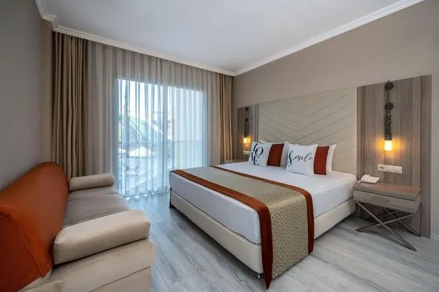 https://images.etstur.com/files/images/hotelImages/TR/215745/l/Selectum-Family-Side-Oda-382036.jpg