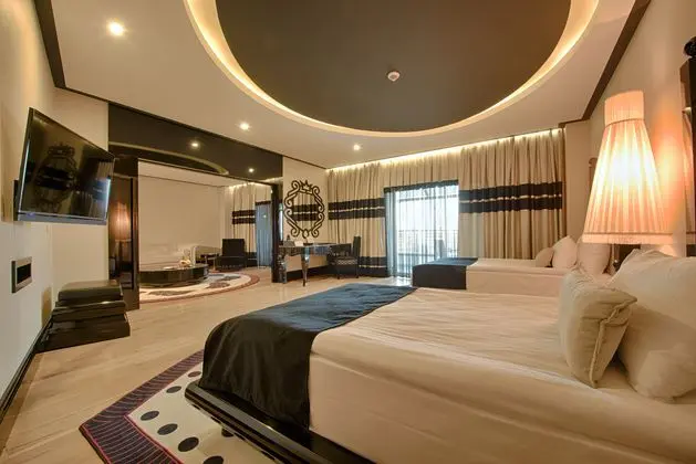 https://images.etstur.com/imgproxy/resize/2560x1440/files/images/hotelImages/etsrooms/123/Selectum_Luxury_Resort_20250218093015_0.jpg