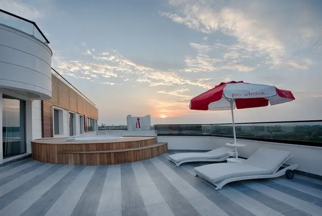 https://images.etstur.com/imgproxy/resize/2560x1440/files/images/hotelImages/etsrooms/123/Selectum_Luxury_Resort_20250218093015_6.jpg