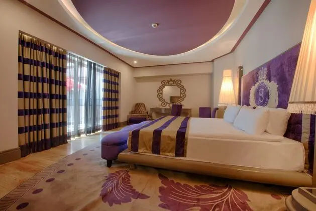 https://images.etstur.com/imgproxy/resize/2560x1440/files/images/hotelImages/etsrooms/123/Selectum_Luxury_Resort_20250218093555_7.jpg