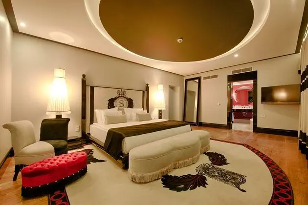 https://images.etstur.com/imgproxy/resize/2560x1440/files/images/hotelImages/etsrooms/123/Selectum_Luxury_Resort_20250218094045_3.jpg