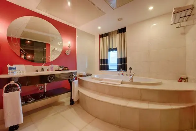 https://images.etstur.com/imgproxy/resize/2560x1440/files/images/hotelImages/etsrooms/123/Selectum_Luxury_Resort_20250218094045_5.jpg