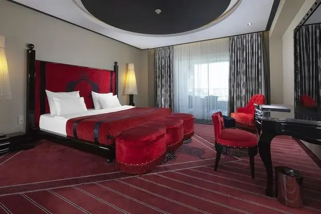 Luxury Oda