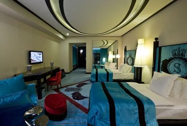 Luxury Oda