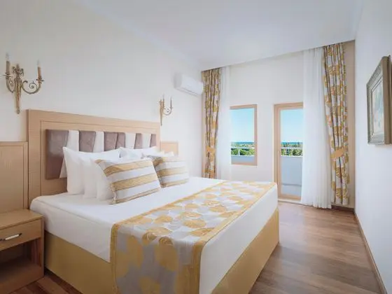 https://images.etstur.com/imgproxy/resize/2560x1440/files/images/hotelImages/etsrooms/516641/Selectum_Noa_Belek_20250516143412_1.jpg