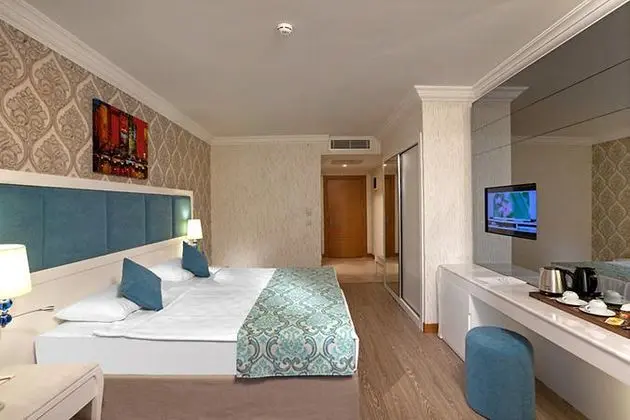 https://images.etstur.com/imgproxy/resize/2560x1440/files/images/hotelImages/etsrooms/500702/Asteria_Bloom_Side_20250210104426_1.jpg