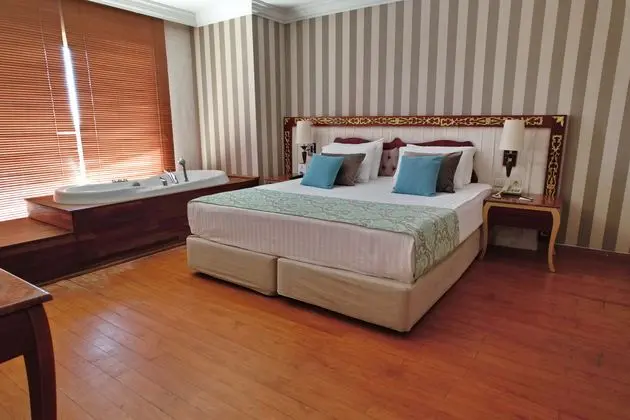 https://images.etstur.com/imgproxy/resize/2560x1440/files/images/hotelImages/etsrooms/500702/Asteria_Bloom_Side_20250210160956_0.JPG