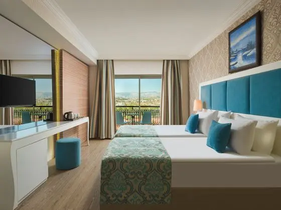 https://images.etstur.com/imgproxy/resize/2560x1440/files/images/hotelImages/etsrooms/500702/Asteria_Bloom_Side_20250210161343_0.jpg