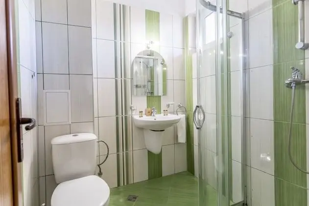 Üç Kişilik Oda