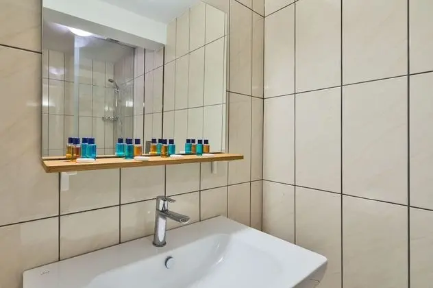 Bathroom sink