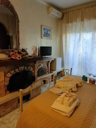 Deluxe Tek Büyük Yataklı Oda, Balkon (private bathroom not in room)