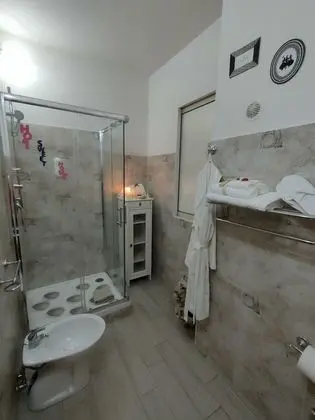 Deluxe Tek Büyük Yataklı Oda, Balkon (private bathroom not in room)
