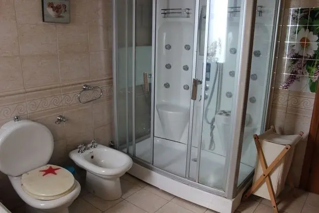 Üç Kişilik Oda (private bathroom not in room)