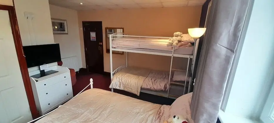 Family Tek Büyük Yataklı Oda