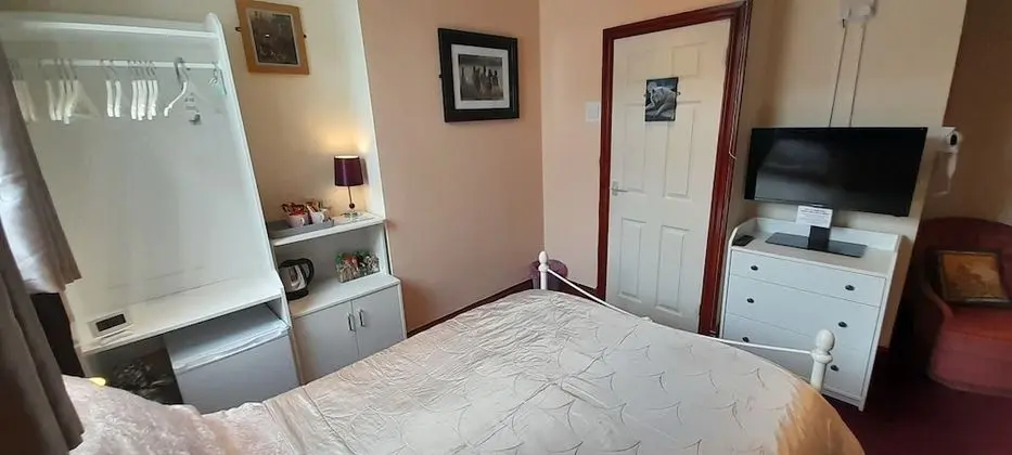 Family Tek Büyük Yataklı Oda