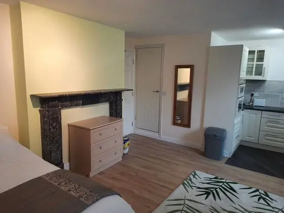 Apart Daire, 1 Büyük (Queen) Boy Yatak