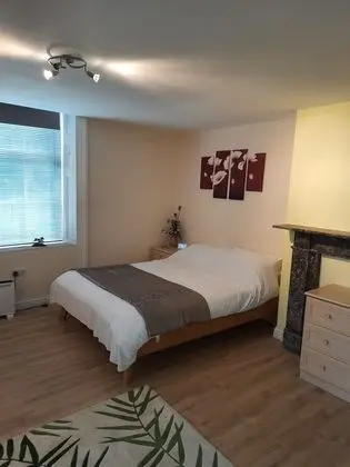 Apart Daire, 1 Büyük (Queen) Boy Yatak