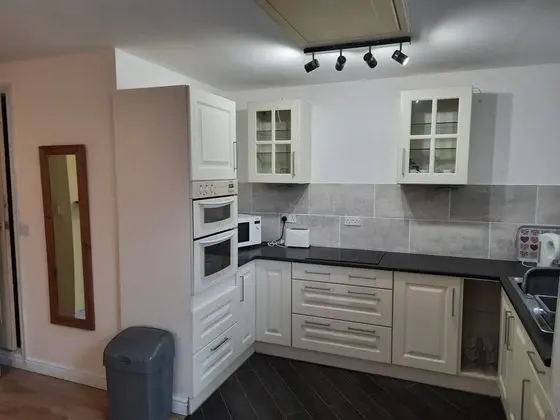 Apart Daire, 1 Büyük (Queen) Boy Yatak