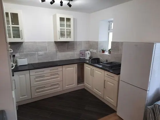 Apart Daire, 1 Büyük (Queen) Boy Yatak