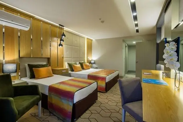 Deluxe Dört Kişilik Oda, Bahçe Manzaralı