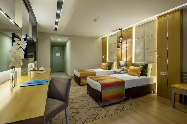 Deluxe Dört Kişilik Oda, Bahçe Manzaralı