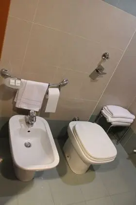 Üç Kişilik Oda