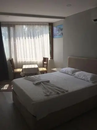 Standart Oda, Kara veya Kısmi Deniz Manzaralı, Balkonlu