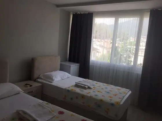 Standart Oda, Kara veya Kısmi Deniz Manzaralı, Balkonlu