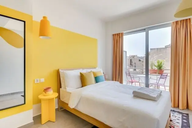 Private Room with Shared Bathroom
