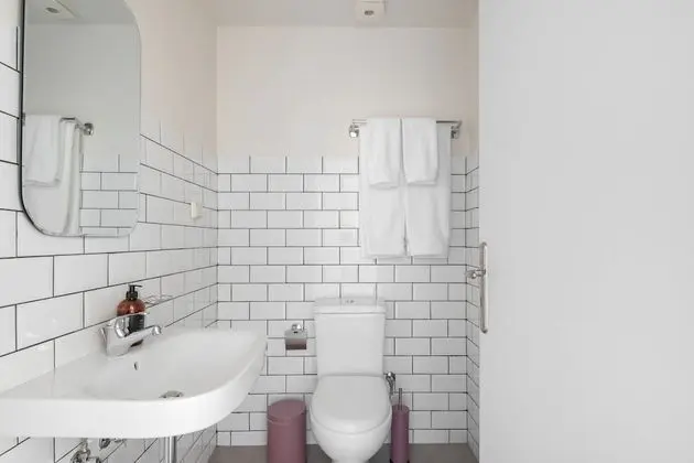 Private Room with Shared Bathroom
