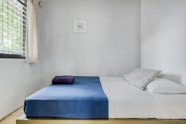 Small Twin Room Share Bathroom