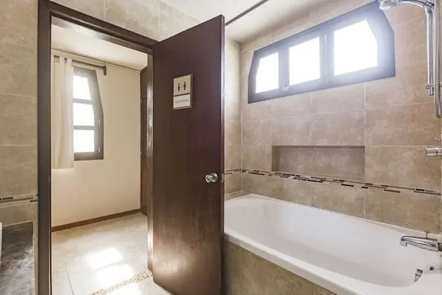 Small Room With Shared Bathroom