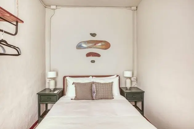 Small Room With Shared Bathroom